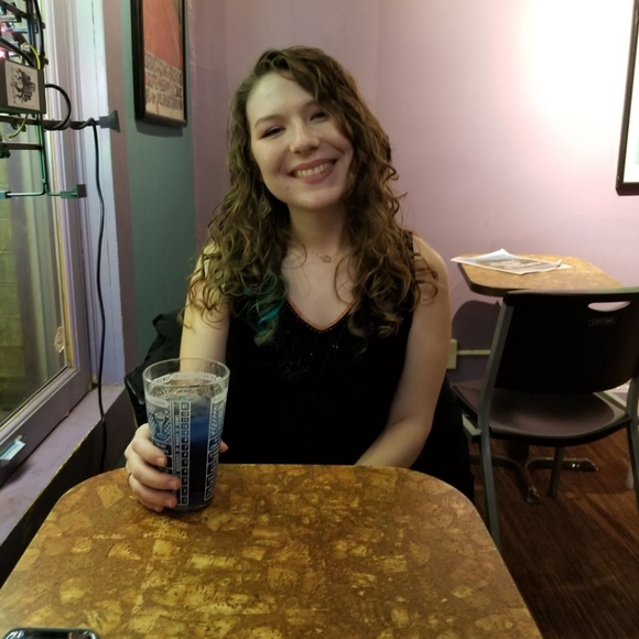 Meet your Posher, Katy - Picture 1 of 5